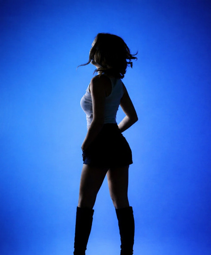 With Anywhere Else, Liv Jaye and Joel Maxwell Blend UK Alternative Edge and Commercial Pop