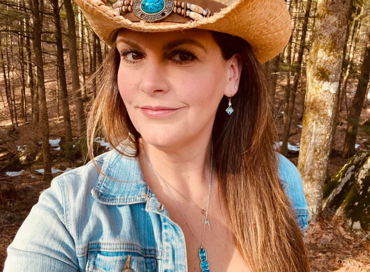 Space Lightning Catches Heather Smith Between Folk Warmth And Alt-Country Bite