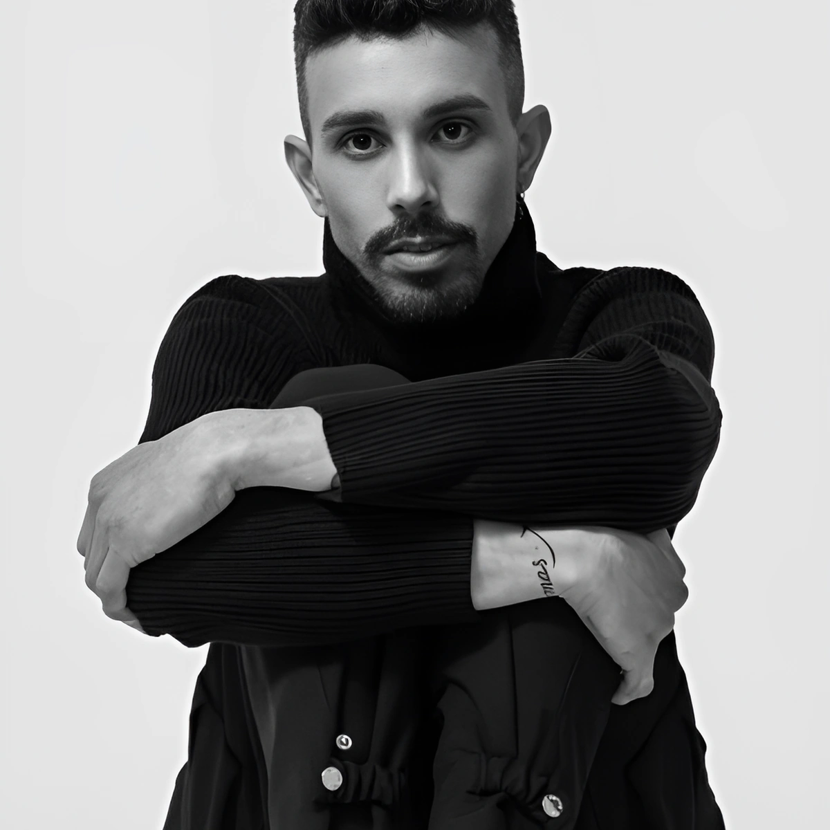 Maicol Cavestro Lands the Hook on Accetto Chi Sono, Then Hands the Second Chorus to Spoken Word