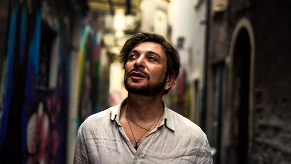 Giuseppe Cucè Lands the Hook on Estasi E Veleno, a Summer Warning with a Dance Beat